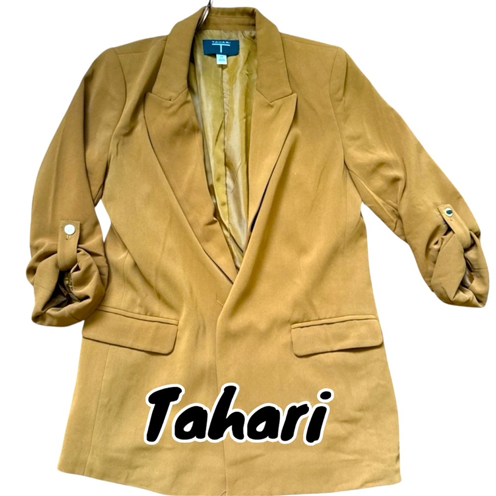 Tahari Roll Sleeve Peak Lapel Blazer
This blazer features elegant 3/4 sleeves